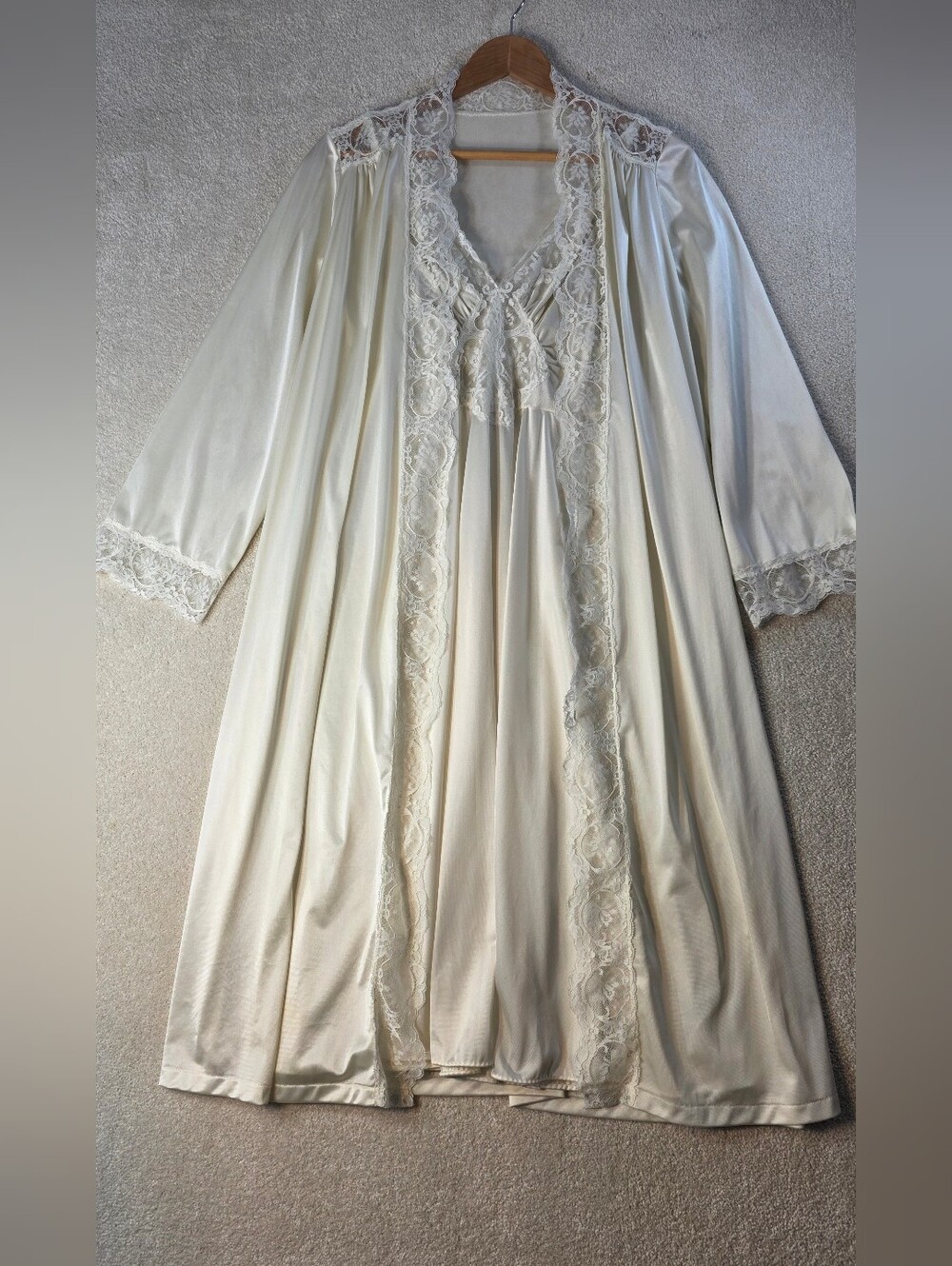Vintage Olga Bodysilk Ivory Satin Nightie And Robe Lacey Midi Length Feminine M